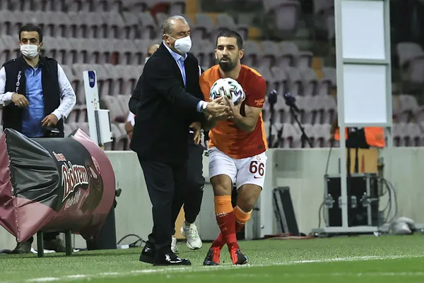 galatasarayli-arda-turandan-flas-aciklamalar-bu-sezon-cok-dograndik-1621116029173.jpg Galatasaraylı Arda Turan'dan flaş açıklamalar: Bu sezon çok doğrandık! - 1