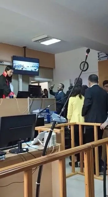 Böyle ucuzluk görülmedi! CHP’nin mahkemedeki planlı provokasyonu kameraya yansıdı! Ali Mahir Başarır...