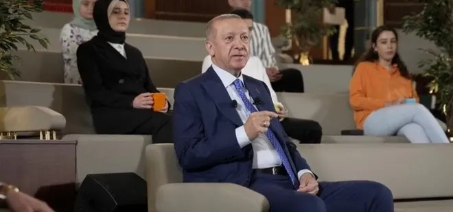 Son dakika: Başkan Recep Tayyip Erdoğan Millet Kütüphanesi’nde gençlerle buluştu