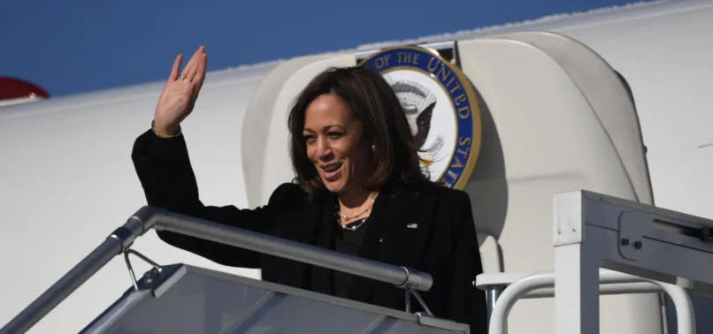 Kamala Harris 'mülteci' sorusuna kahkaha attı! Salon buz kesti | Tepki yağıyor