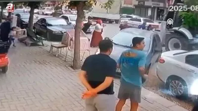 İş makinesi 5 araca ve 2 kişiye çarptı