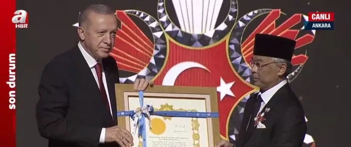 Başkan Erdoğan’dan Malezya Kralı Al-Mustafa Billah Şah’a Devlet Nişanı