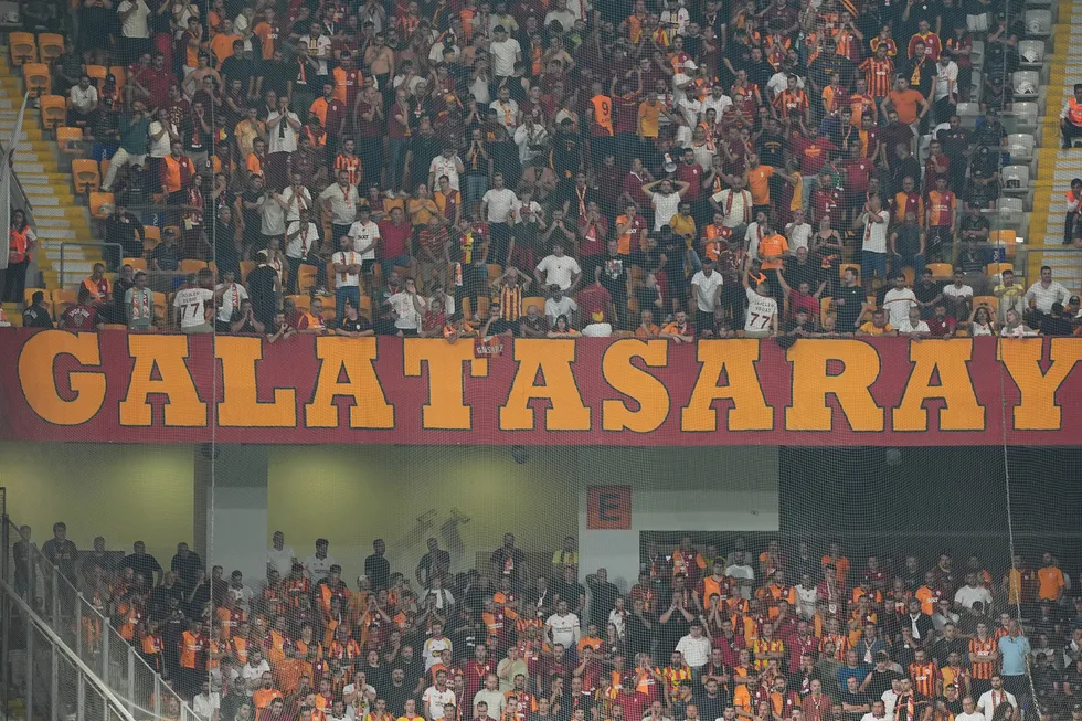 canli-anlatim-basaksehir-galatasaray-1788546976833.jpg Gol düellosunda son söz Aslan'ın! Başakşehir 2-3 Galatasaray - 6