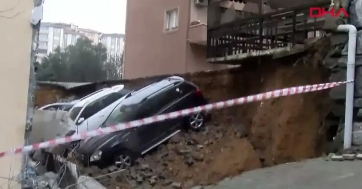 İstanbul, Kartal'da istinat duvarı çöktü