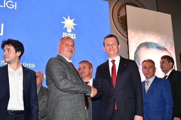 Yeniden Refah Partisi’nde yaprak dökümü! 21 isim istifa ederek AK Parti’ye katıldı | AK Parti Genel Sekreteri Şahin’den açıklama: Necmettin Erbakan’ın hayallerini gerçekleştiren Erdoğan’ın yanında saf tuttular