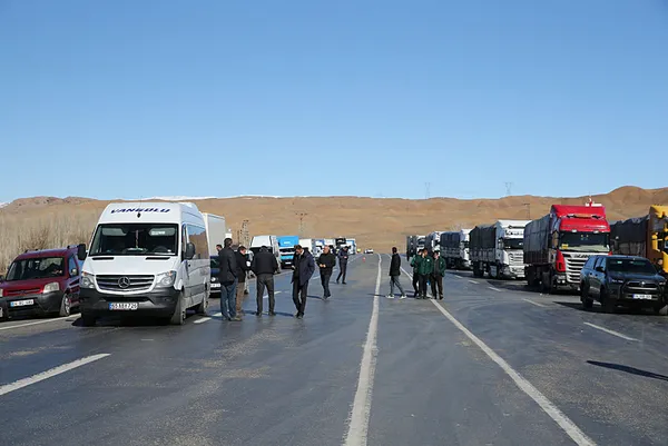 Van-Hakkari kara yolunda çığ tehlikesi! Ekipler gerekli kontrolleri yaptı - 1