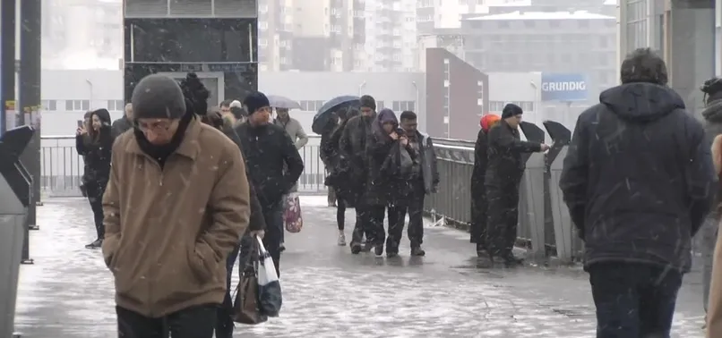 İstanbul'da beklenen kar yağışı başladı