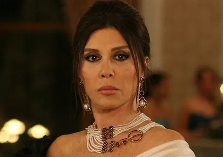 Usta oyuncu Nebahat Çehre sektör değiştirdi! İşte yeni mesleği