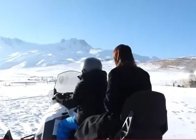 Zirvede kar motoruyla gezinti