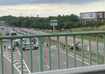 Fransa’da otoyola küçük uçak düştü: 3 ölü