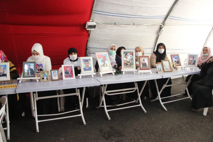 Evlat nöbetindeki anne: HDP il binası olmadan hiçbir çocuk dağa gidemez