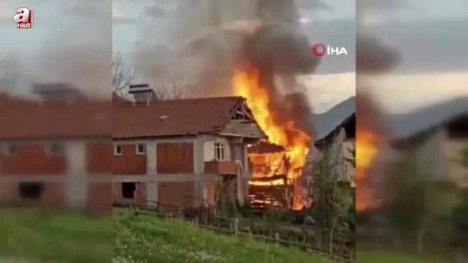 Ahşap ev ve traktör alevlere teslim oldu