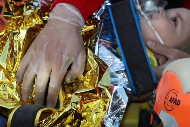 İlkyardım battaniyesi özellikleri neler? Termal Battaniye nedir, ne işe yarar? Depremde neden kullanılır? Hangi tarafı sıcak tutar?