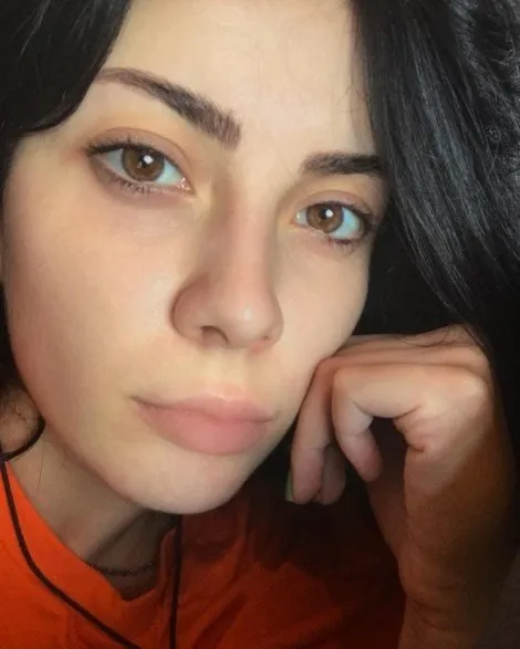 Hulya Avsar Paylasti Sosyal Medya Yikildi