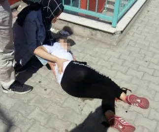 Sultanbeyli'de okulda pencereden sarkan kız kendini boşluğa bıraktı - 2