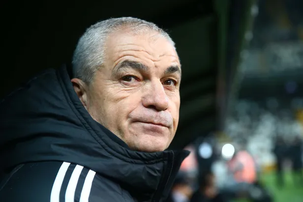 Beşiktaş taraftarı 40 gün 40 gece bayram edecek! Şampiyonluk garantili teknik adama kancayı taktı!