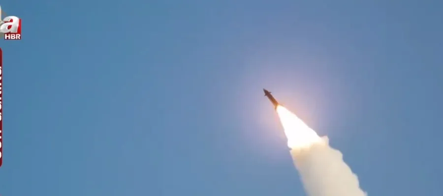 demir-kubbeyi-deldi-gecti-irandan-abd-ve-israile-hipersonik-tokat-1772912208435.jpg Demir Kubbe’yi deldi geçti! İran’dan ABD ve İsrail’e hipersonik tokat - 3