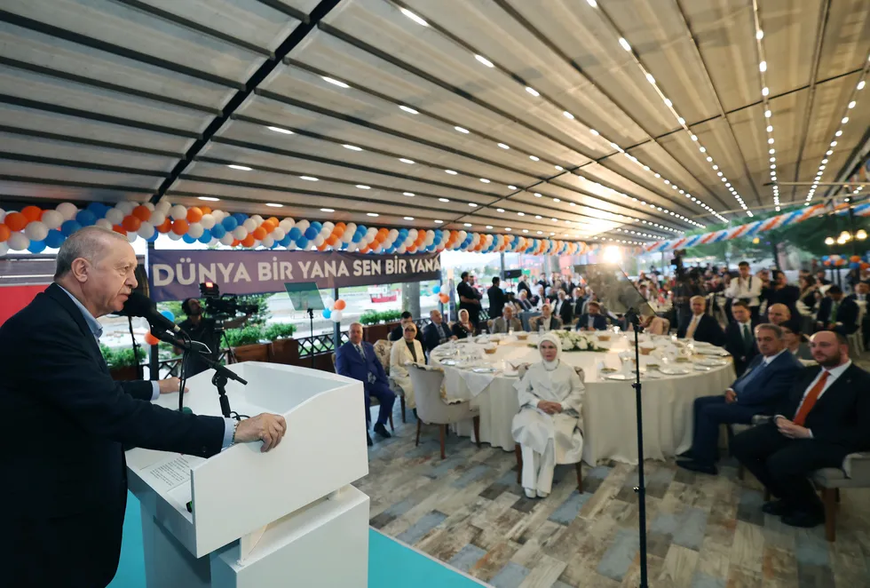 baskan-erdogandan-buyuk-turkiye-mutabakati-cagrisi-cephe-siyasetinden-tamamen-kurtulmaliyiz-1789147094376.jpg Başkan Erdoğan'dan Büyük Türkiye Mutabakatı çağrısı: Cephe siyasetinden tamamen kurtulmalıyız - 4