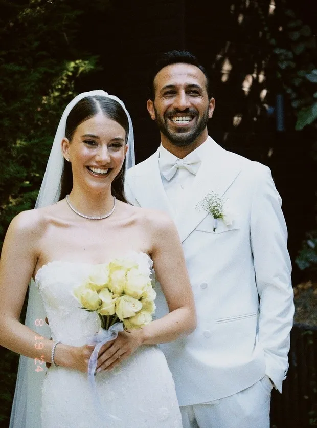 beril-pozam-evlilige-bakisini-anlatti-ersin-ariciya-ask-dolu-sozler-1777120350483.jpg Beril Pozam evliliğe bakışını anlattı! Ersin Arıcı’ya aşk dolu sözler - 3