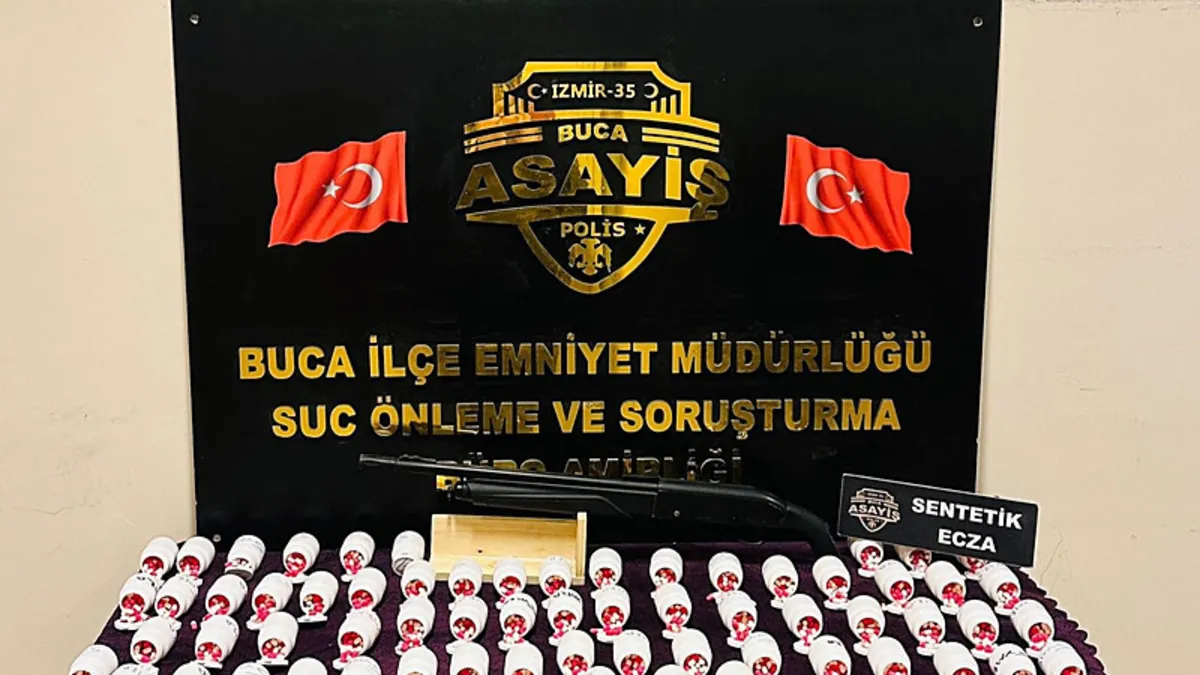 İzmir'de 5 bine yakın uyuşturucu hap ve pompalı tüfek ele geçirildi