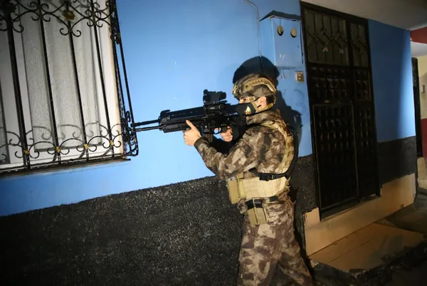 İstanbul’da PKK/KCK operasyonu! HDP Beşiktaş ve HDP Kağıthane ilçe başkanı gözaltında