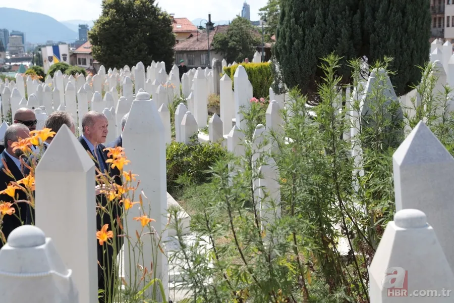 Başkan Erdoğan, Aliya İzzetbegoviç'in kabrini ziyaret etti 15