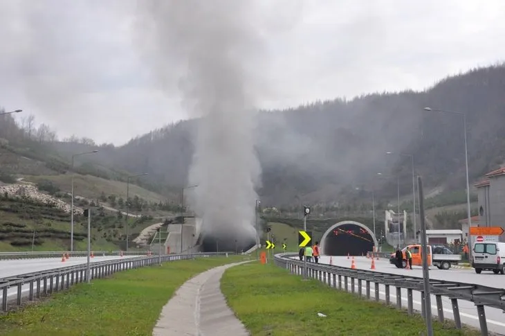 Bolu Dağı Tüneli alev alan tır nedeniyle ulaşıma kapandı