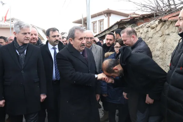 bbp-genel-baskani-mustafa-desticinin-babasi-ali-ihsan-destici-son-yolculuguna-ugurlandi-1675259084698.jpg BBP Genel Başkanı Mustafa Destici'nin babası Ali İhsan Destici son yolculuğuna uğurlandı - 1