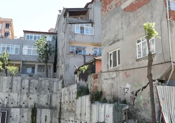 Gaziosmanpaşa’da inşaat çalışmaları esnasında yol çöktü