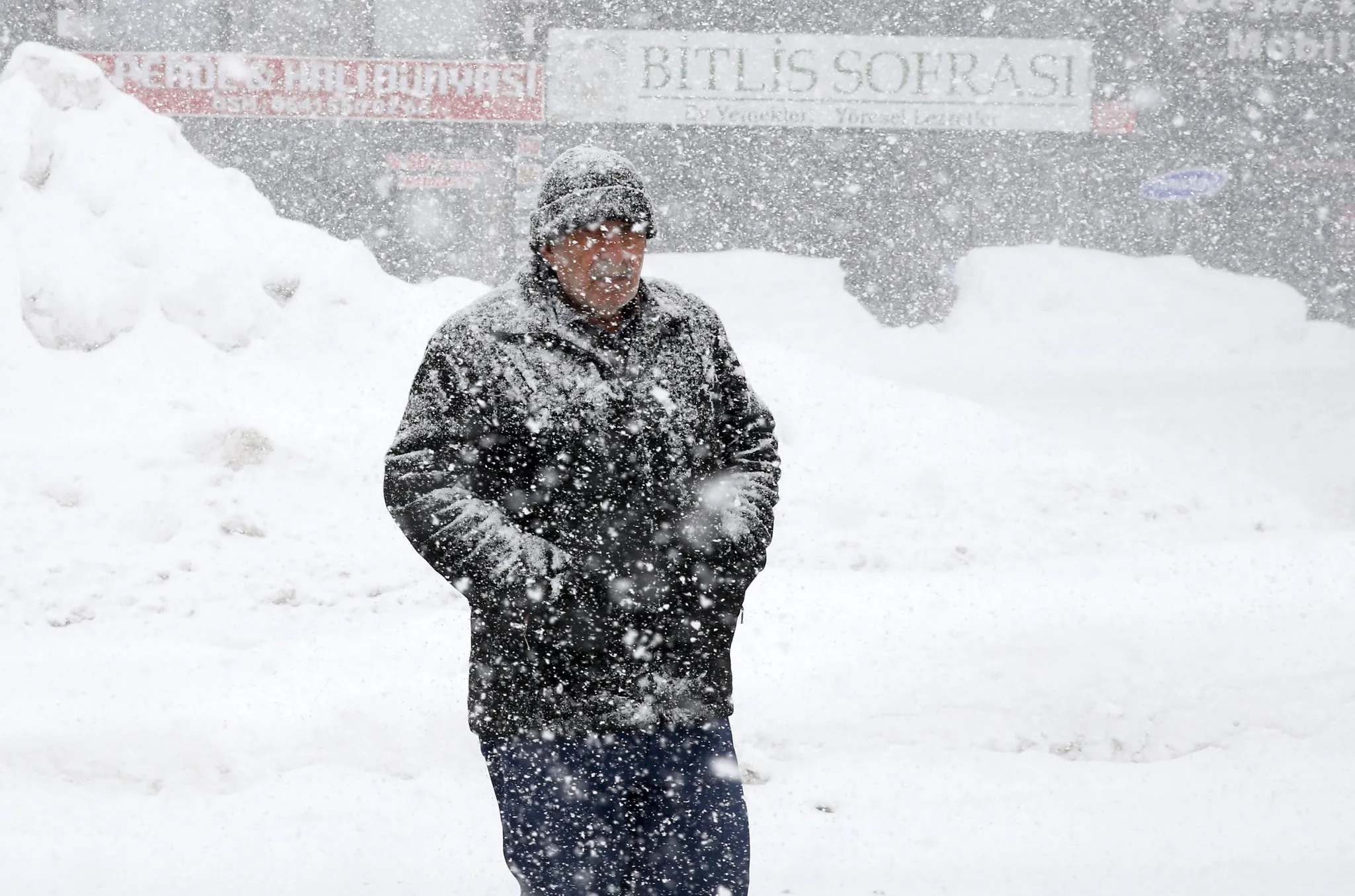 Bir sistem gitti, yenisi saatler içinde geliyor: Fırtına ve sağanak uyarısı! İstanbul, Ankara...