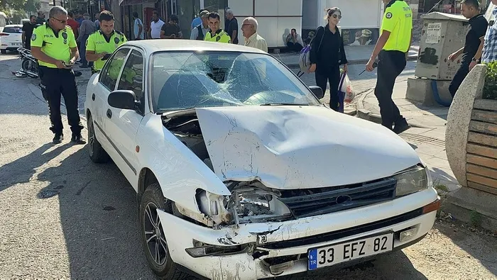 motosikletle-otomobil-carpisti-surucu-metrelerce-havaya-uctu-1724226839072.jpeg Motosikletle otomobil çarpıştı! Sürücü metrelerce havaya uçtu - 1