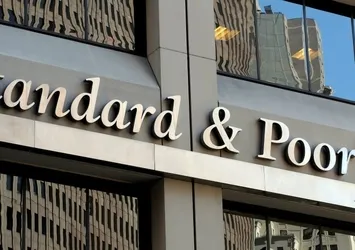 S&P İngiltere’nin kredi notunu düşürdü