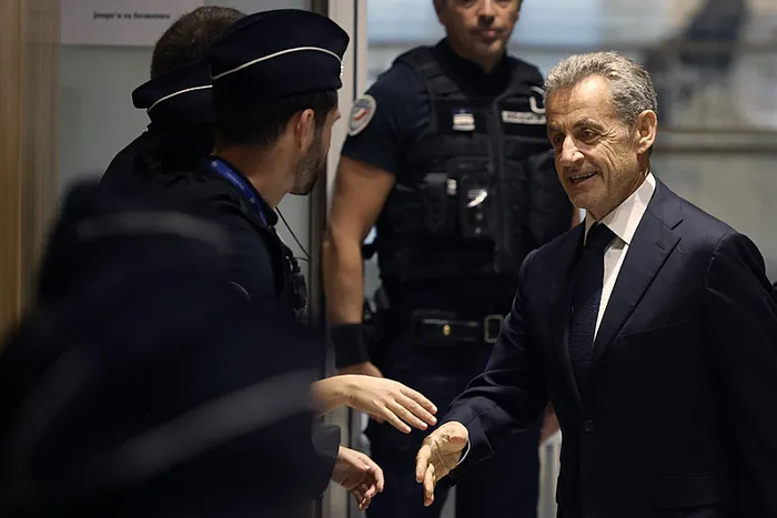 eski-fransa-cumhurbaskani-nicolas-sarkozyye-5-yil-hapis-cezasi-1758799771670.jpeg Eski Fransa Cumhurbaşkanı Nicolas Sarkozy