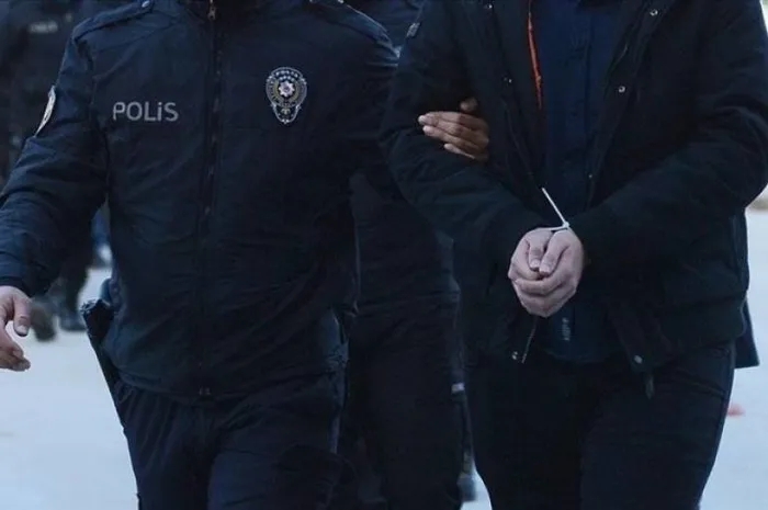 Son dakika: Ankara merkezli 12 ilde FETÖ operasyonu: Rütbeleri sökülmüş 19 emniyet müdürü için gözaltı kararı