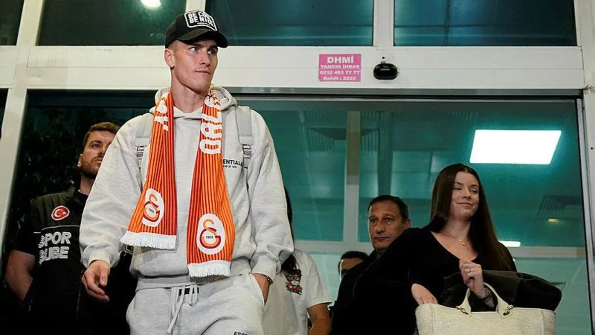 Roland Sallai Galatasaray'a imzayı attı tarihe geçti!