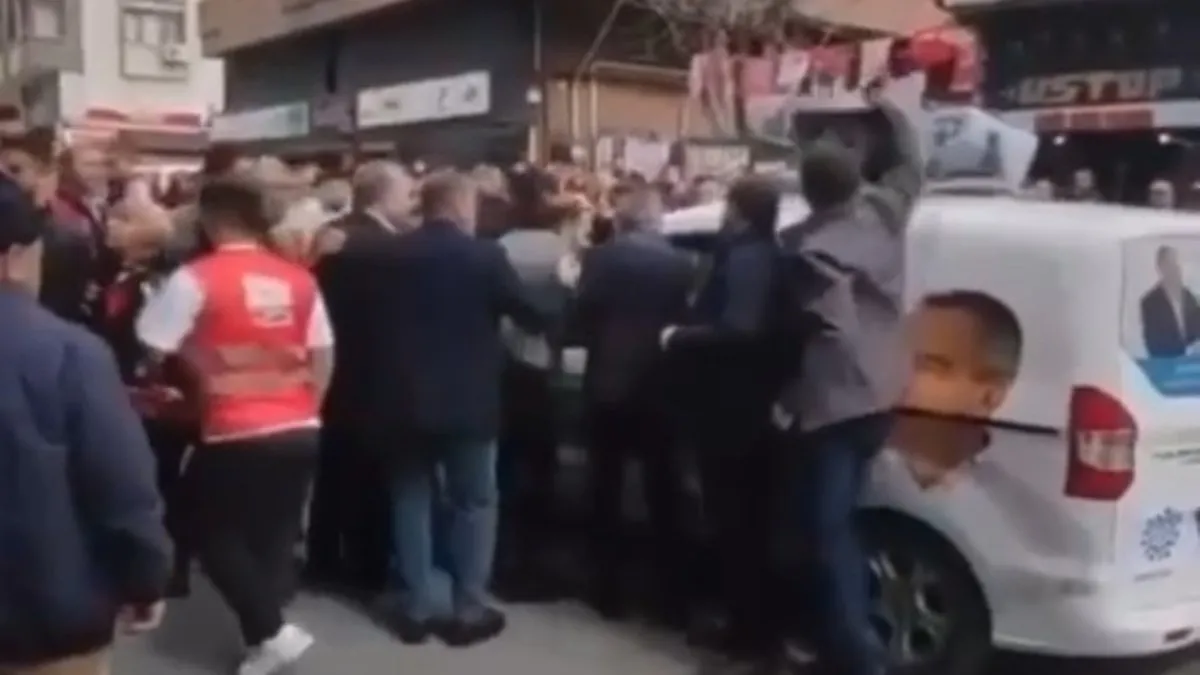 CHP'li gruptan Memleket Partisi aracına alçak saldırı! Seçim aracının hoparlörünü kırıp şoförü dövdüler