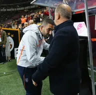 Arda Turan Fatih Terimin elini öptü!