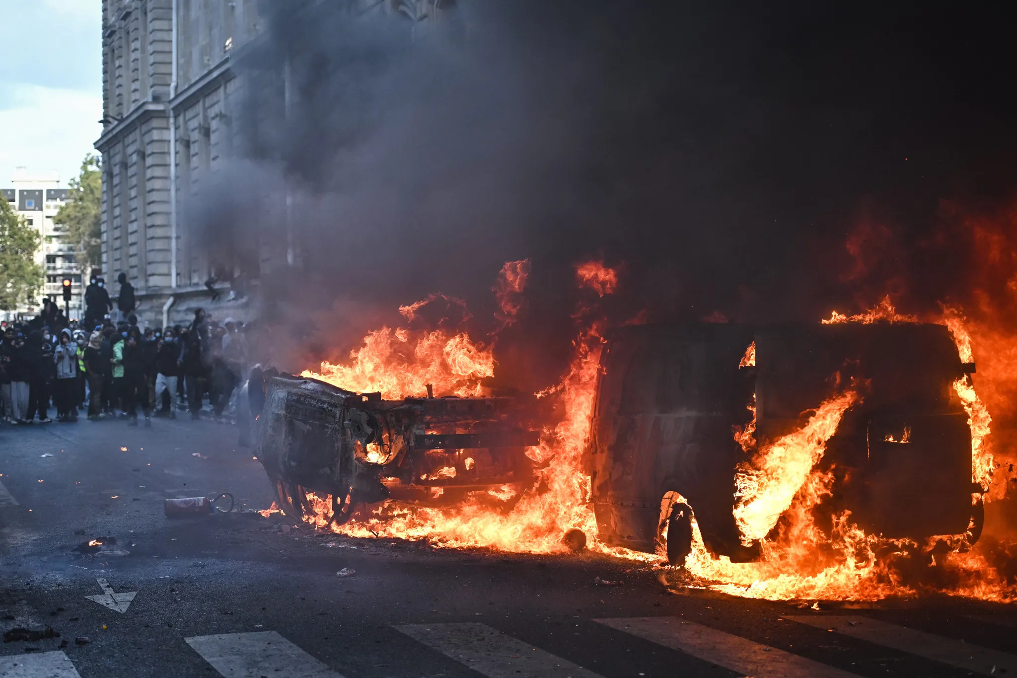 A Haber Fransa'da öfkenin merkezinde! Paris sokakları savaş alanı: Uzman isimlerden çarpıcı değerlendirme