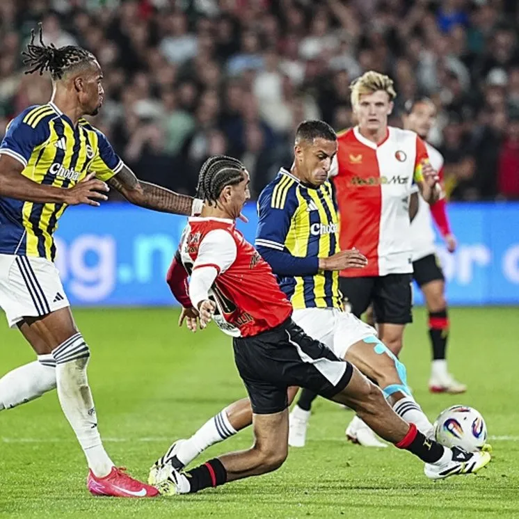 Feyenoord - F.Bahçe maçı sonrası usta yazardan o isme sert eleştiri
