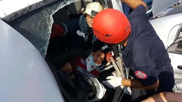 Doğuma giderken feci kaza: 7 kişi yaralandı - 3