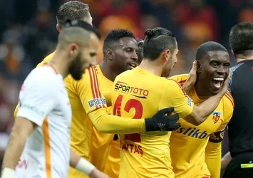 Galatasaray evinde Kayserispor'a boyun eğdi