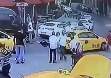 "Kısa mesafe" kavgasında korkunç son! Başını yere vurdu hayatını kaybetti! Dehşet anları kamerada