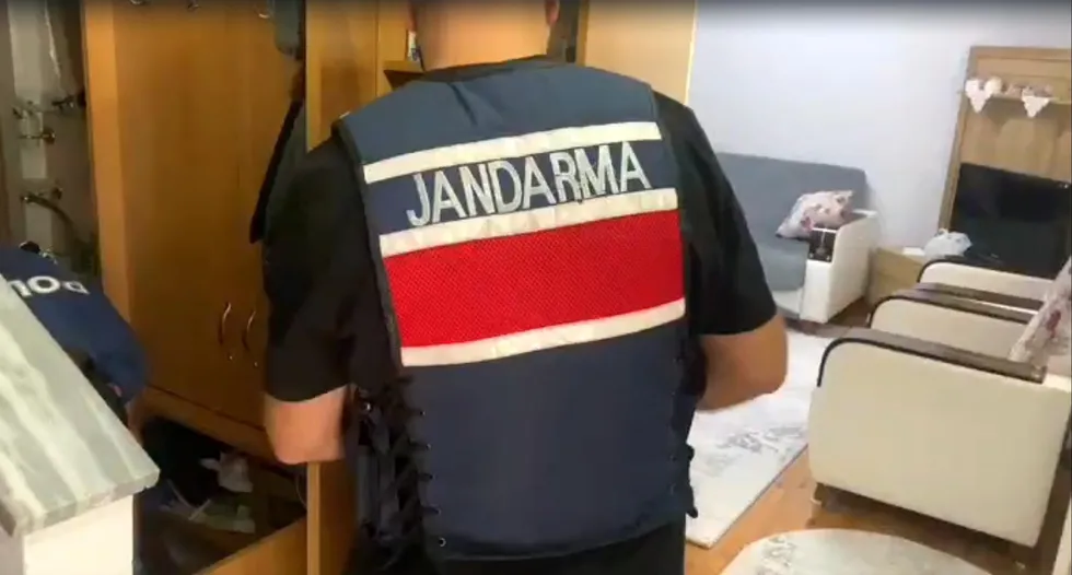 mit-ve-jandarmadan-sahte-kimlik-sebekesine-darbe-8-ilde-operasyon-31-supheli-hakkinda-islem-1783060876739.jpg MİT ve Jandarma'dan sahte kimlik şebekesine darbe! 8 ilde operasyon: 31 şüpheli hakkında işlem - 4