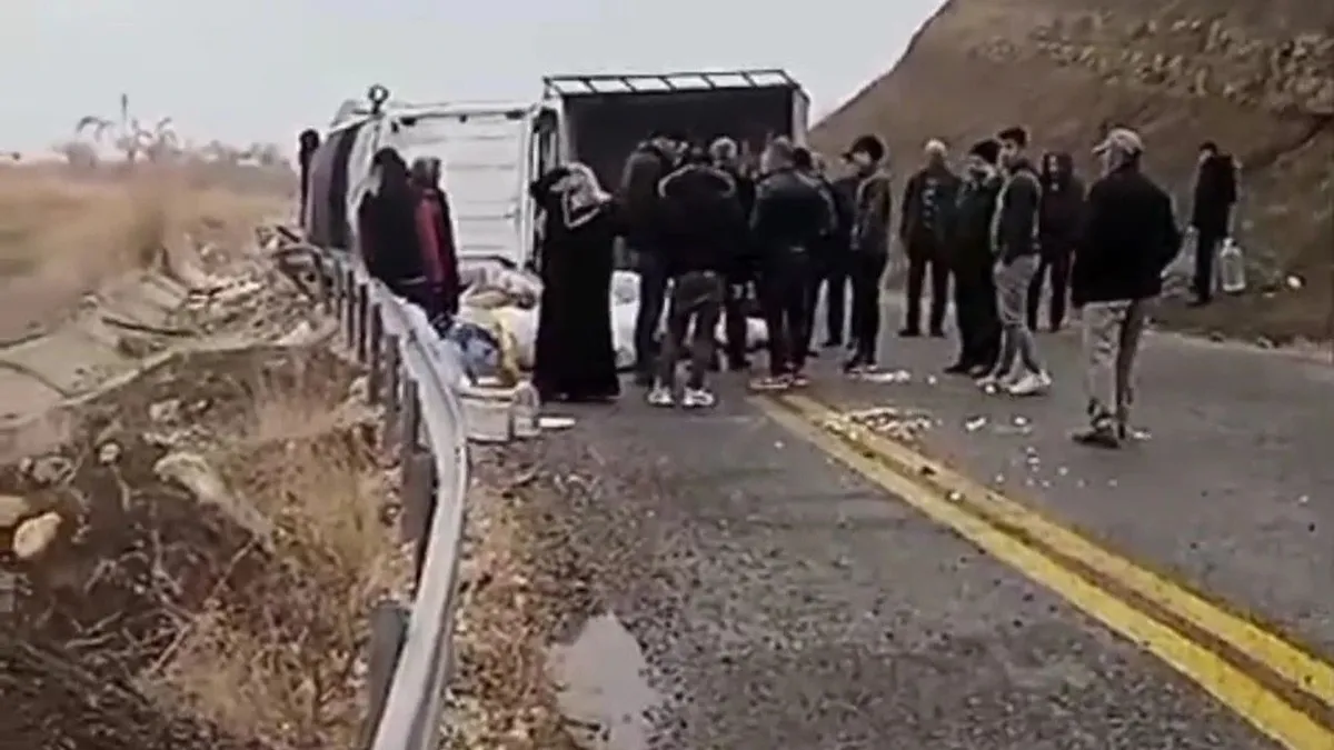 Siirt'te kontrolden çıkan araç devrildi