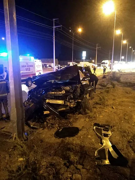 Konya'da feci kaza! İki otomobil çarpıştı: 1 ölü, 2 yaralı - 3