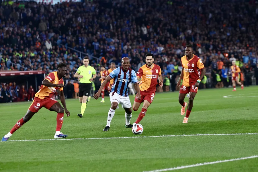 zirvede-hesaplar-sil-bastan-trabzonspor-evinde-galatasarayi-maglup-etti-1775329983087.jpg Fotoğraf (AA)