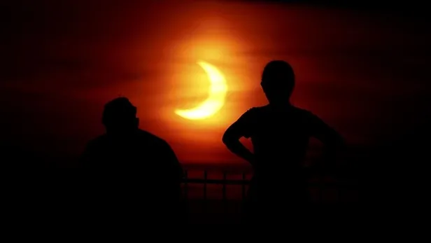 gunes-tutulmasi-canli-izle-14-ekim-2023-gunes-tutulmasi-nasa-canli-yayin-hd-izle-solar-eclipse-live-1697290510350.jpg GÜNEŞ TUTULMASI CANLI İZLE | 14 Ekim 2023 Güneş Tutulması NASA CANLI YAYIN HD İZLE (Solar Eclipse live) - 1