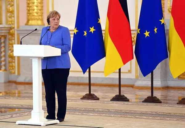 Alman Şansölyesi Merkel’den Taliban açıklaması: Müzakere etmeye çalışmalıyız