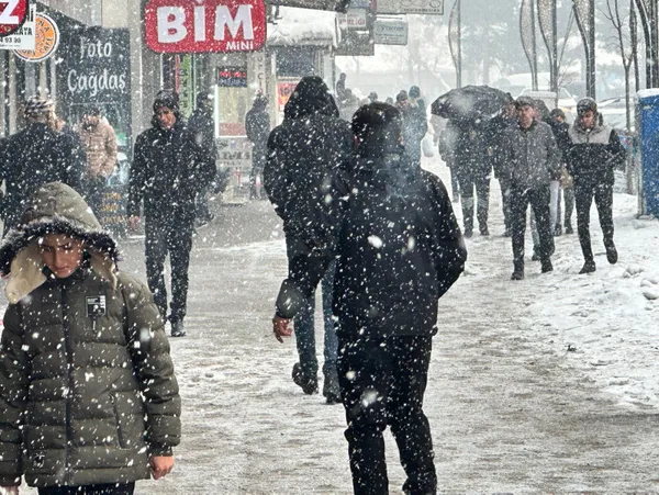 istanbula-kar-geliyor-meteorolojinin-5-gunluk-haritasina-yansidi-sogugun-devami-lapa-lapa-kar-1706265356206.jpg İstanbul'a kar geliyor! Meteoroloji'nin 5 günlük haritasına yansıdı | Soğuğun devamı lapa lapa kar - 3