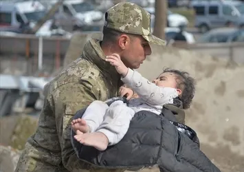 Ailesine ve yakınlarına ulaşılamayan depremzede çocuklar için çağrı merkezi kuruldu